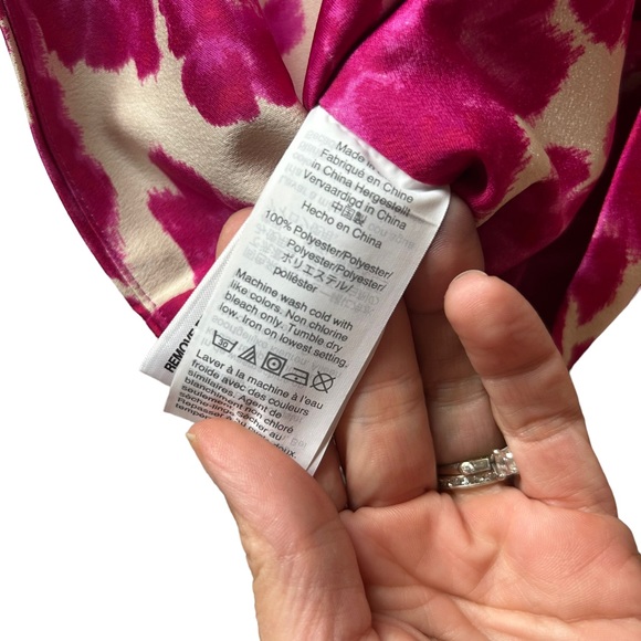 J. Crew hot pink berry plunge satin plunge blouse top covered buttons size 4 - Picture 11 of 12